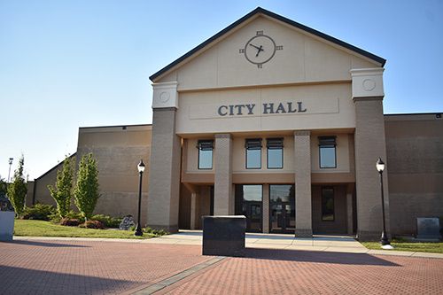 Photo of Warner Robins City Hall.