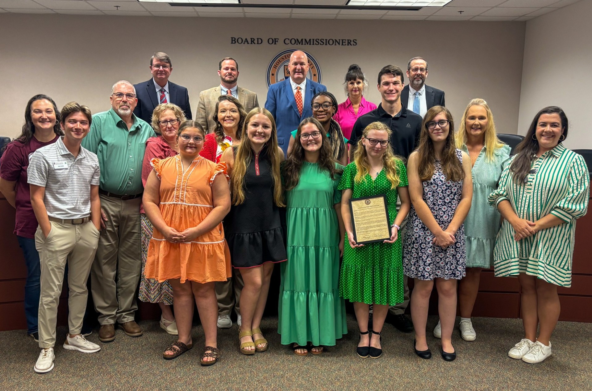 Group of 4-H members and county commisisoners
